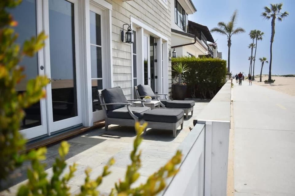 1028 W Oceanfront - Beautiful 5bdr Beachfront on Scenic Bike Path House in Balboa Peninsula