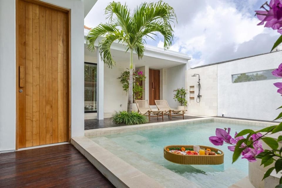 Villa Melisari Canggu 3BR Pool & Jacuzzi Villa in North Kuta