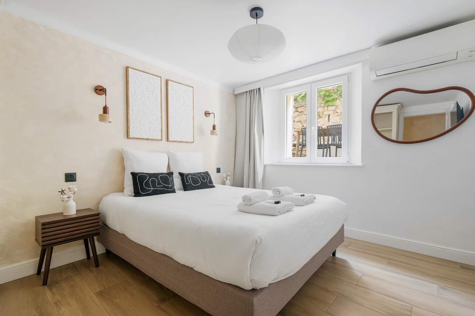 A063 Superbe 2 chambres avec terrasse Centre Apartment in Cannes