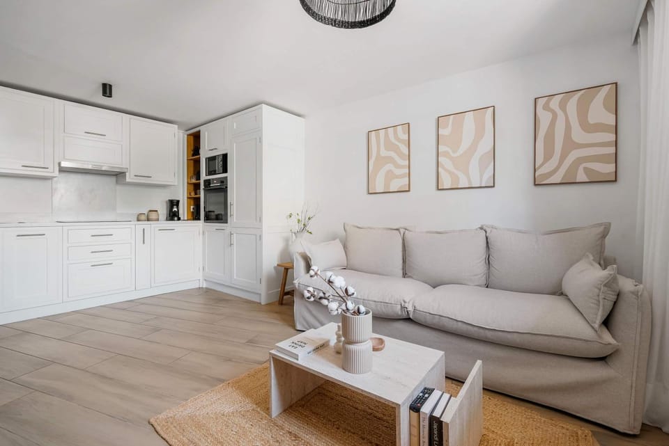 A063 Superbe 2 chambres avec terrasse Centre Apartment in Cannes