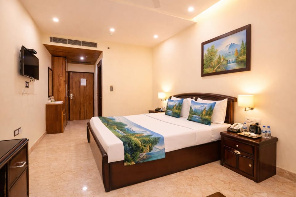 Bed, Photo of the whole room, Bedroom
