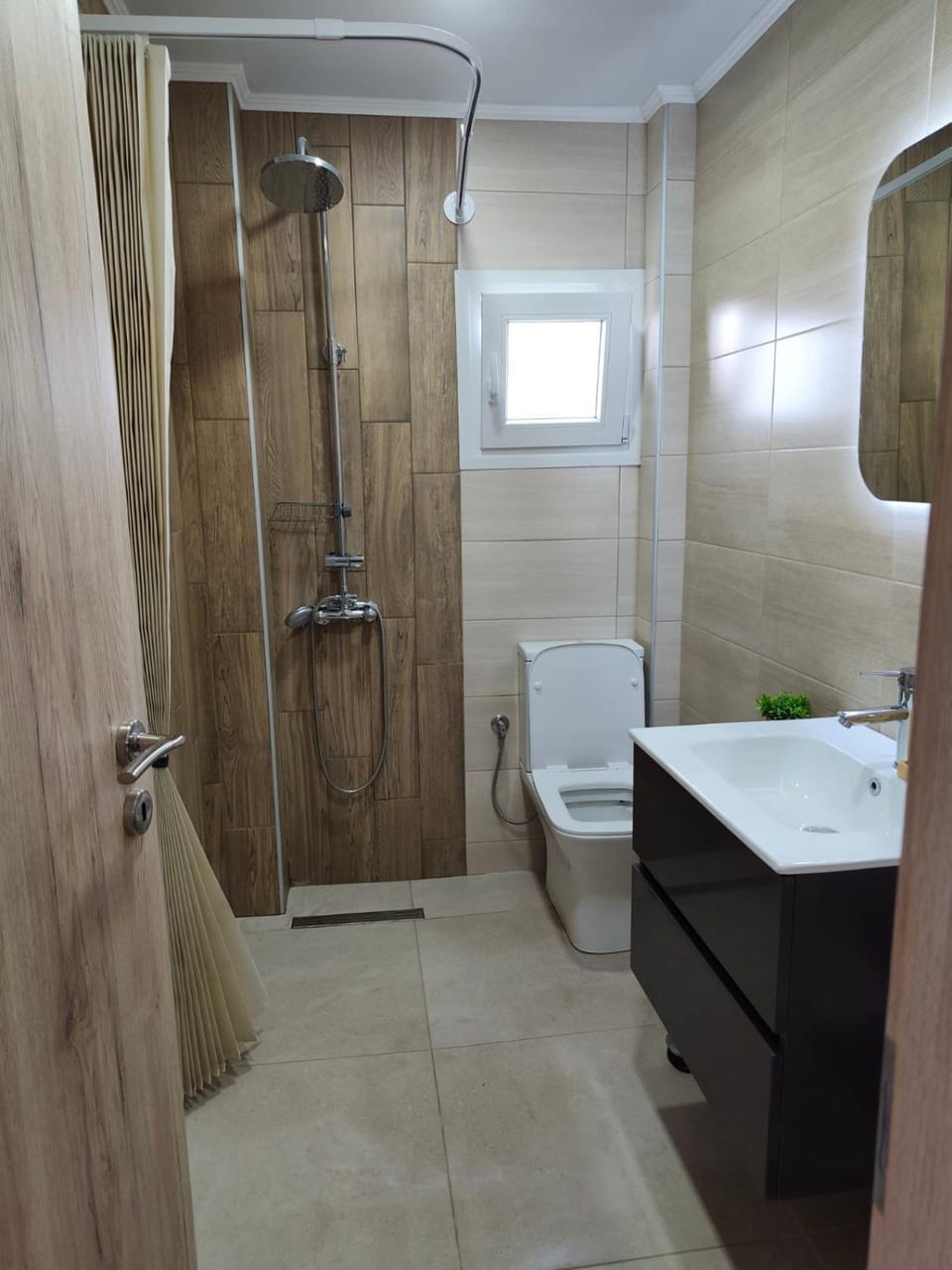 Shower, Toilet, towels