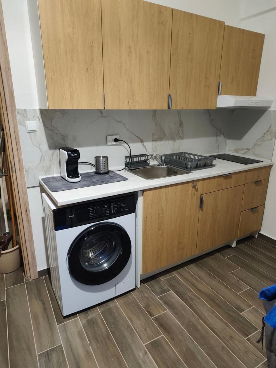 Coffee/tea facilities, stove, washing machine, kitchen