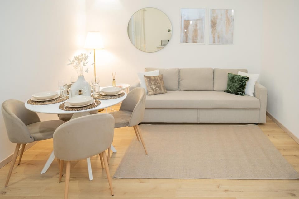 Seating area, Dining area