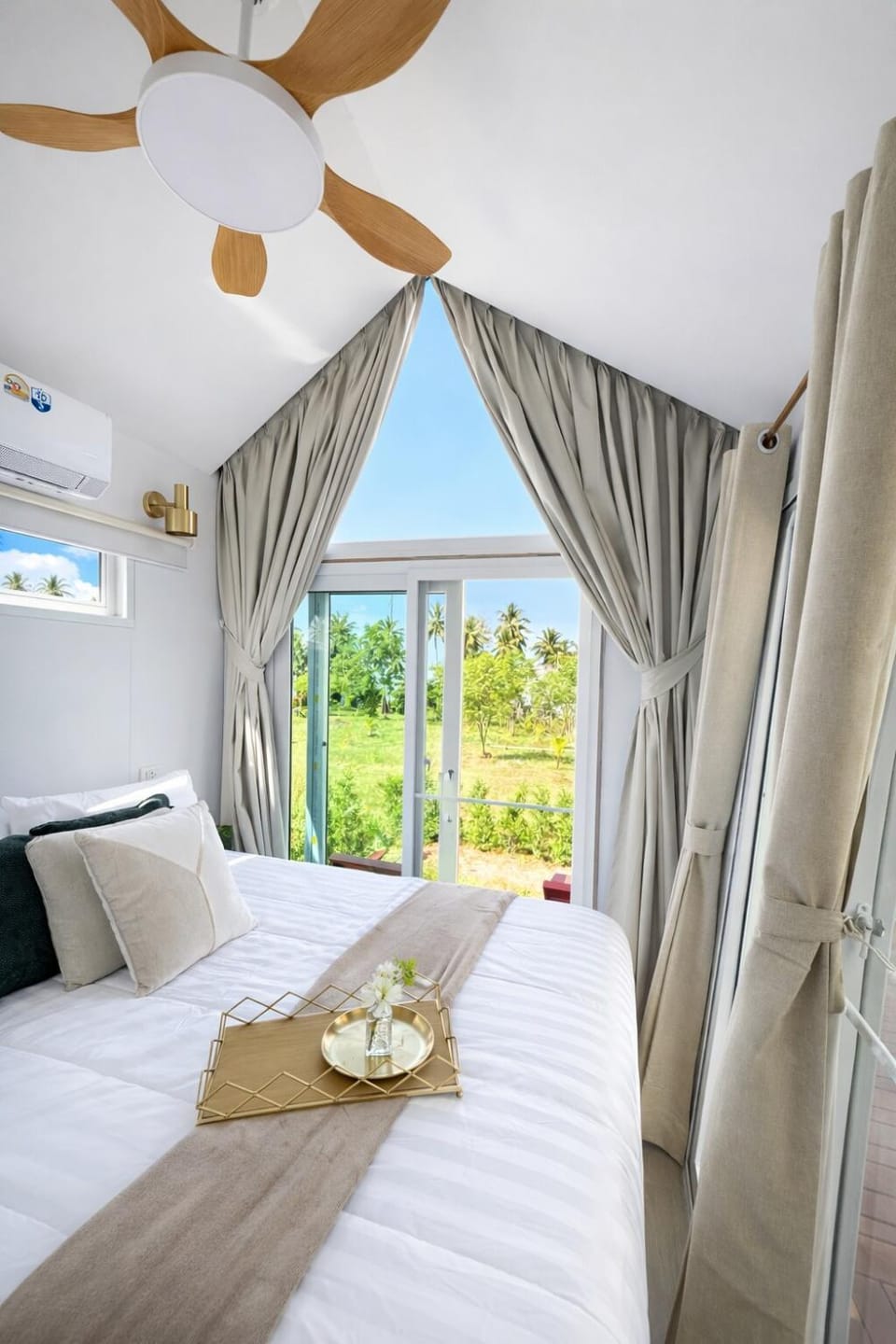 Bed, View (from property/room), Balcony/Terrace, Photo of the whole room