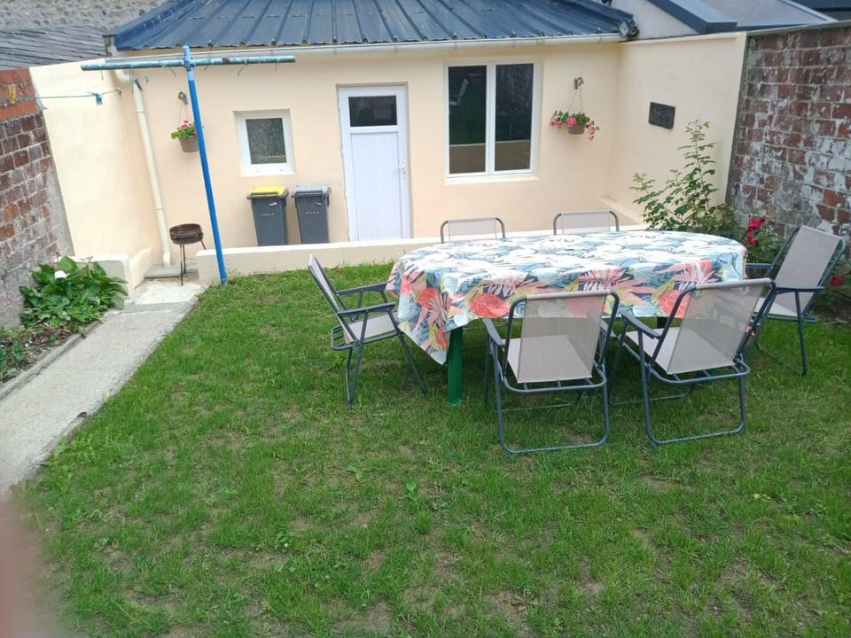 Les pieds dans l'eau House in Normandy