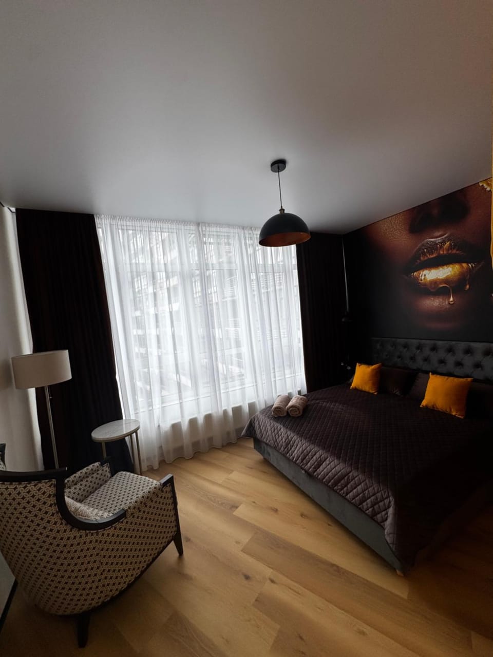 Bed, Photo of the whole room, Seating area, Bedroom