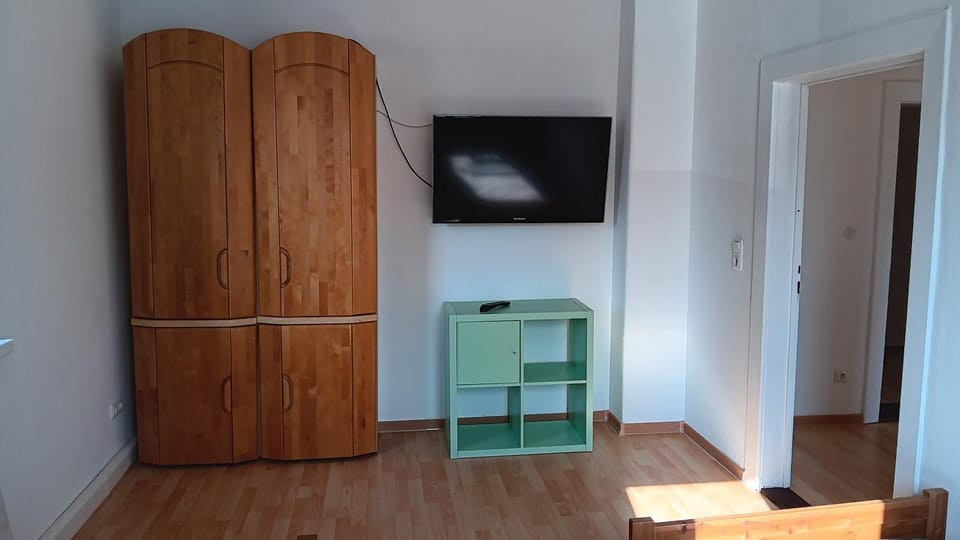 TV and multimedia, Bedroom, wardrobe