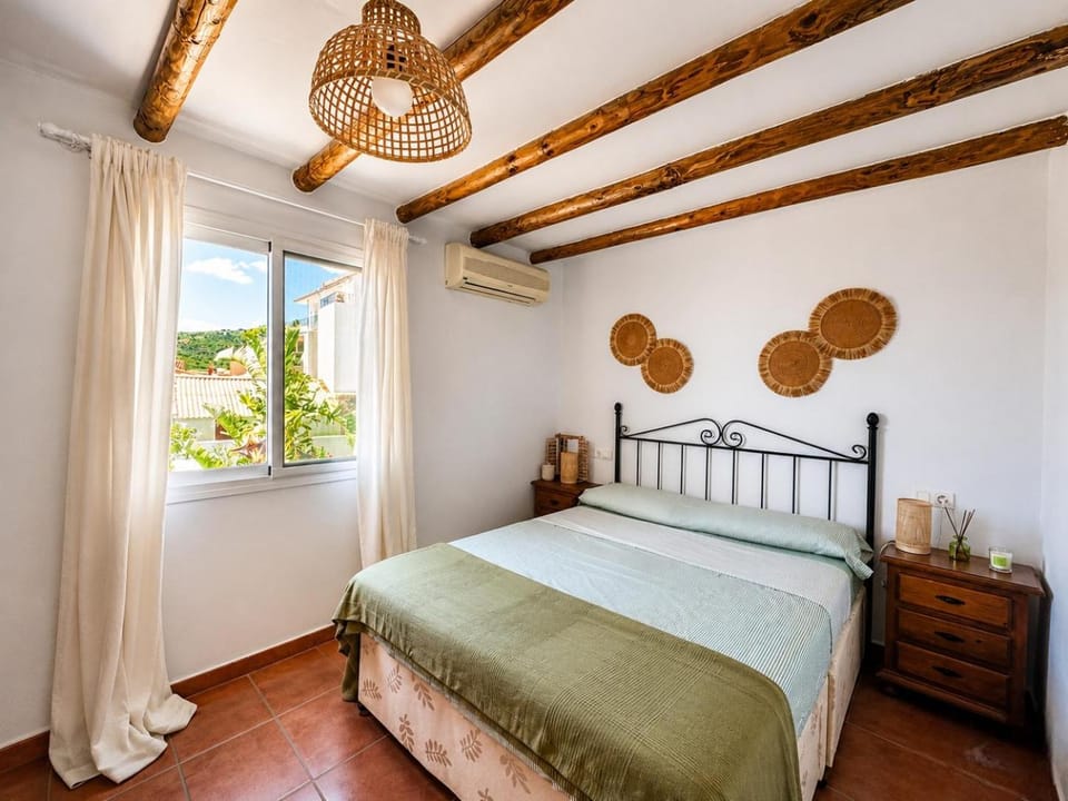 Bed, Bedroom, Inner courtyard view