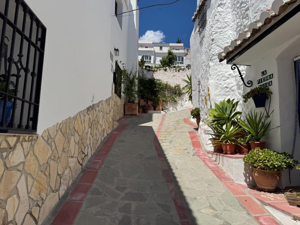 Property building, Street view, Location