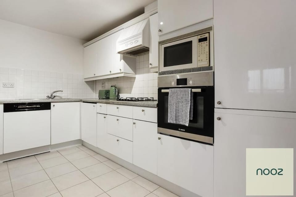 Cozy 2BR Family Flat in Canary Wharf Apartment in London Borough of Lewisham