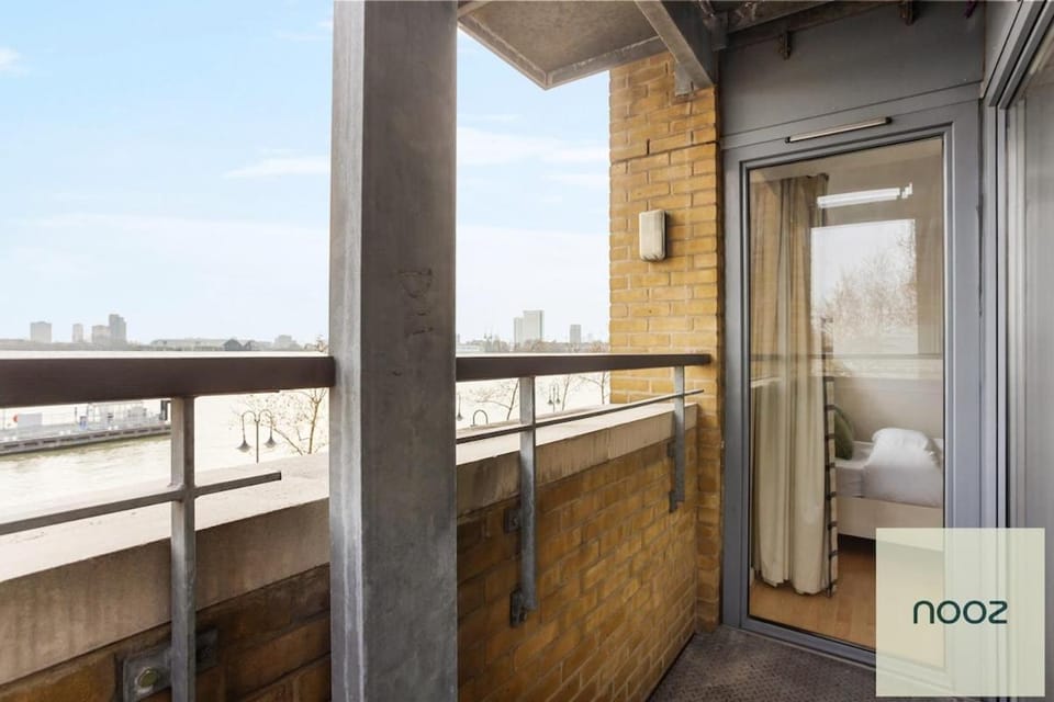 Cozy 2BR Family Flat in Canary Wharf Apartment in London Borough of Lewisham