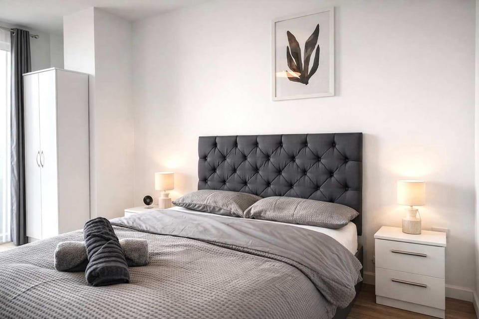 Modern Riverside Apartment Near City Apartment in Salford