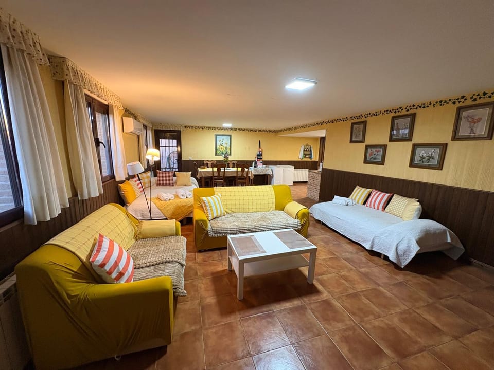 TV and multimedia, Seating area