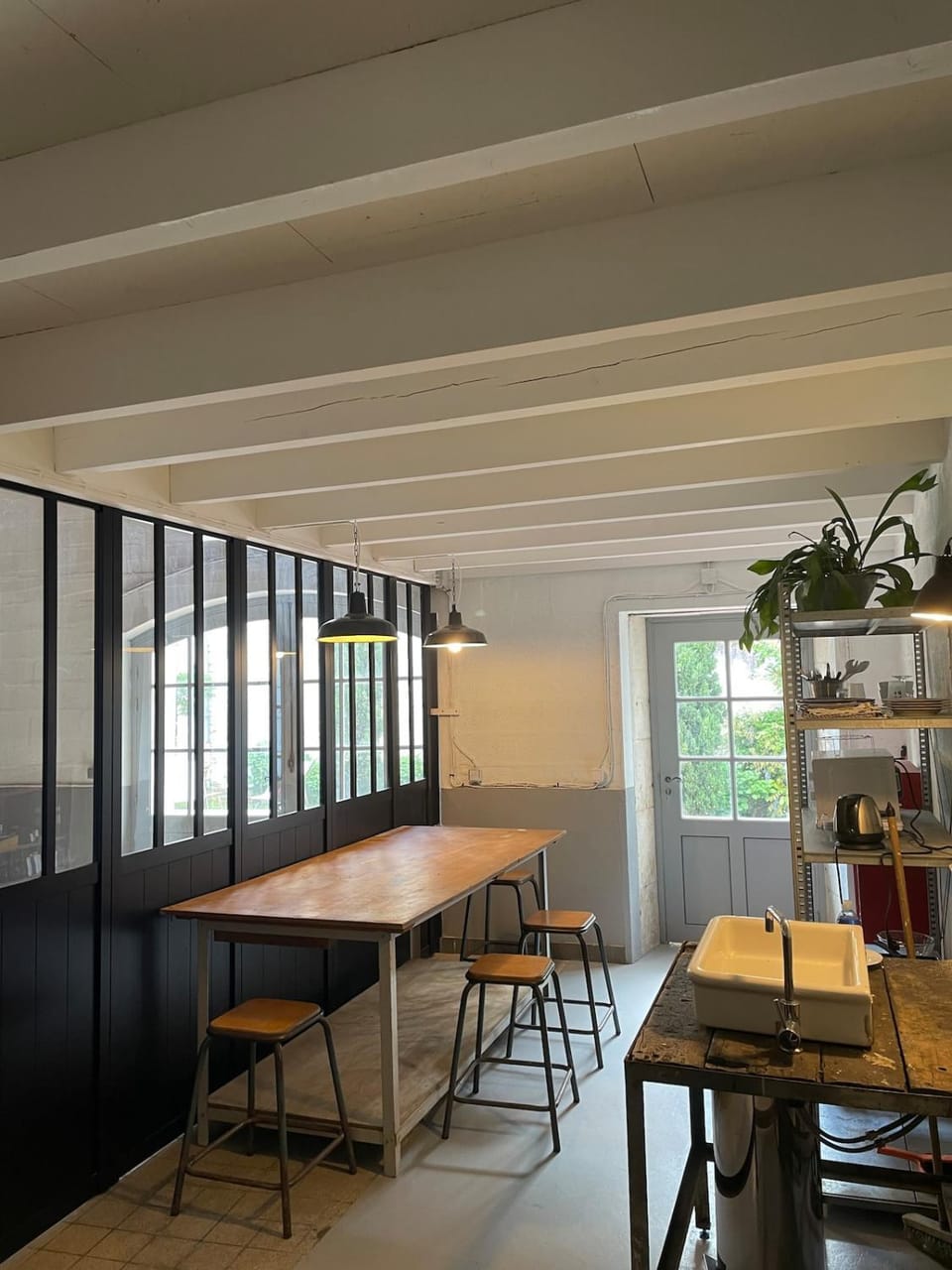 Kitchen or kitchenette, Dining area