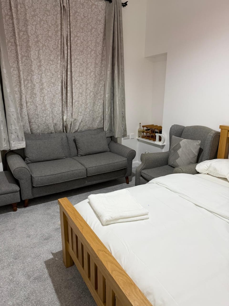 Zikach Apartment Near to Glasgow Airport Vacation rental in Paisley