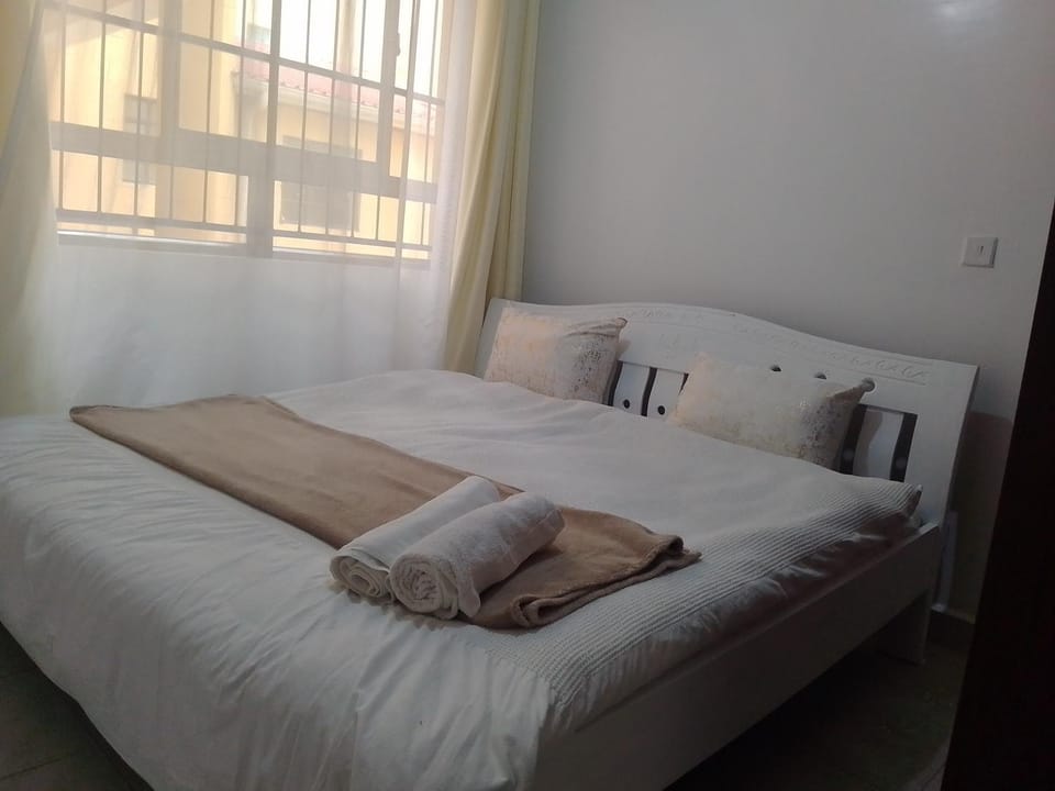 Bed, Bedroom, towels