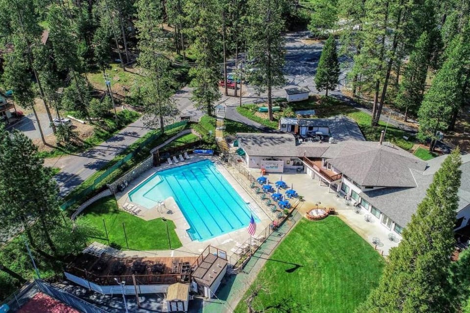 Bird's eye view, Pool view, Swimming pool
