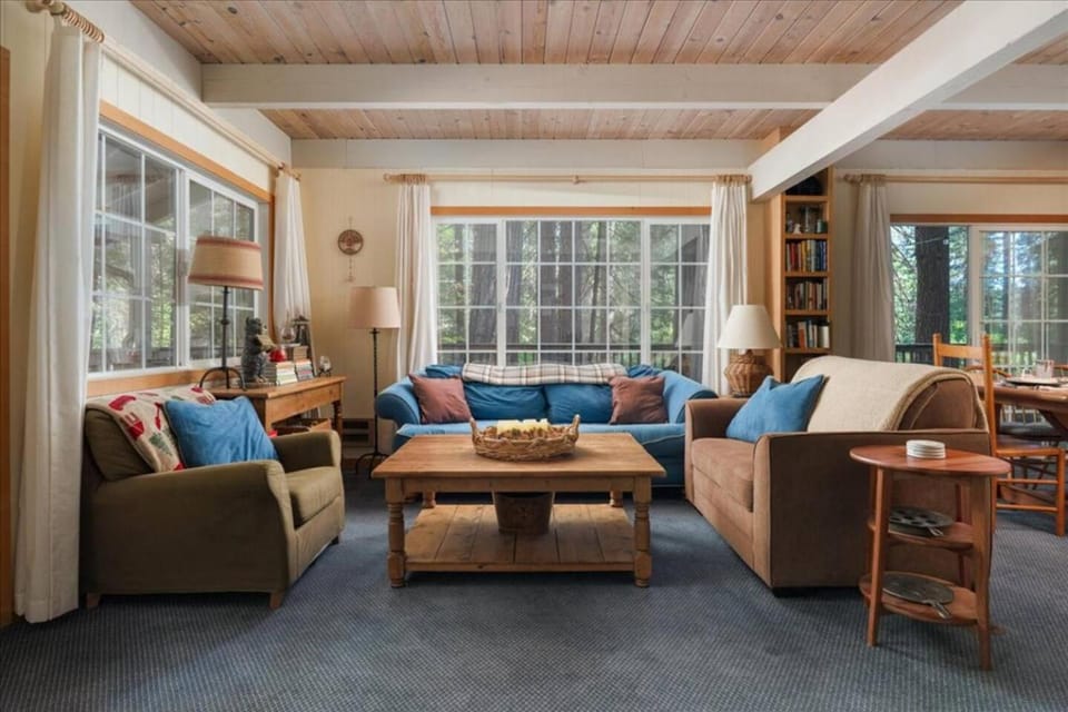 Sweetpea Stay | Cabin Near Lake | Hot Tub | Dogs Cabin in Arnold