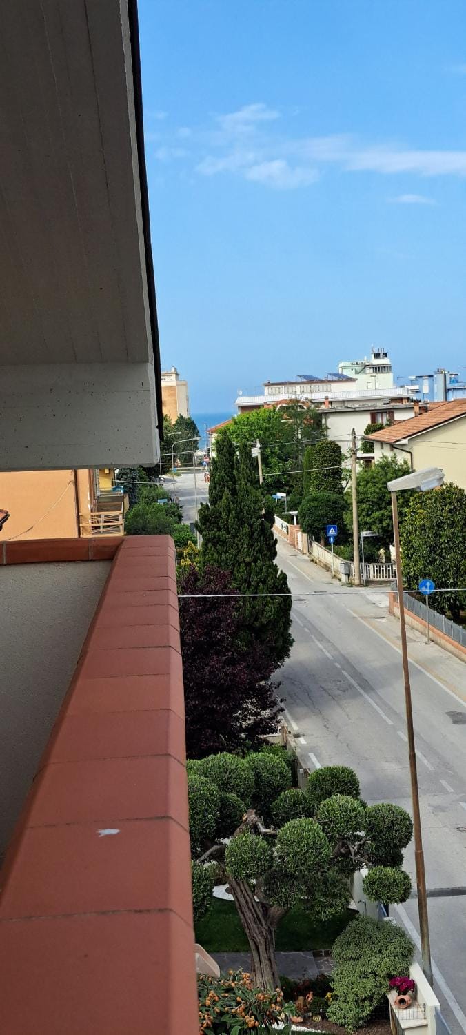Sea view, Street view