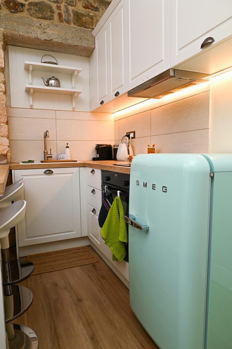 Kitchen or kitchenette, oven, stove