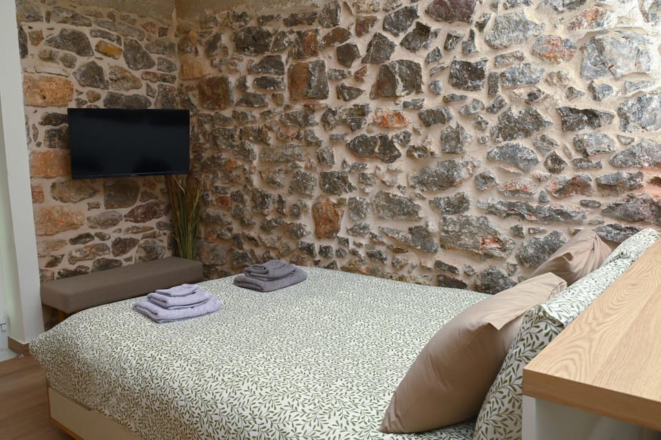 TV and multimedia, Bedroom, towels