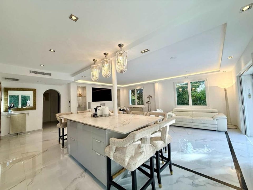 B077 Superbe villa avec piscine centre de Cannes House in Cannes