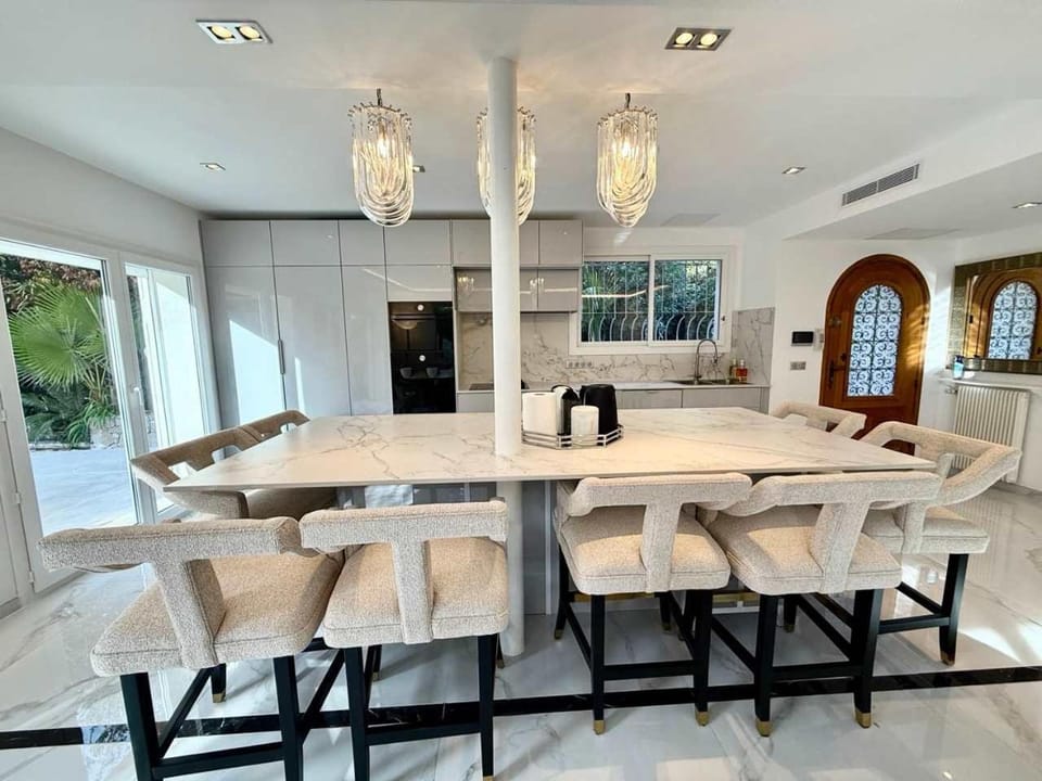 B077 Superbe villa avec piscine centre de Cannes House in Cannes