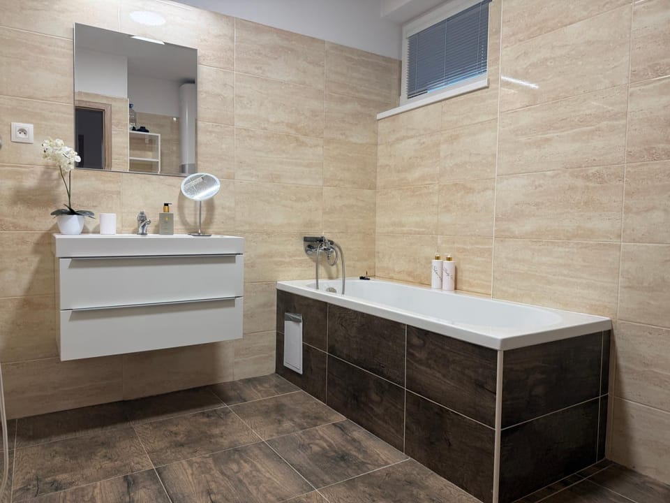 Bathroom, Bath