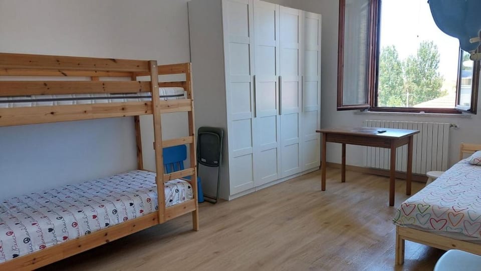 Photo of the whole room, Bedroom