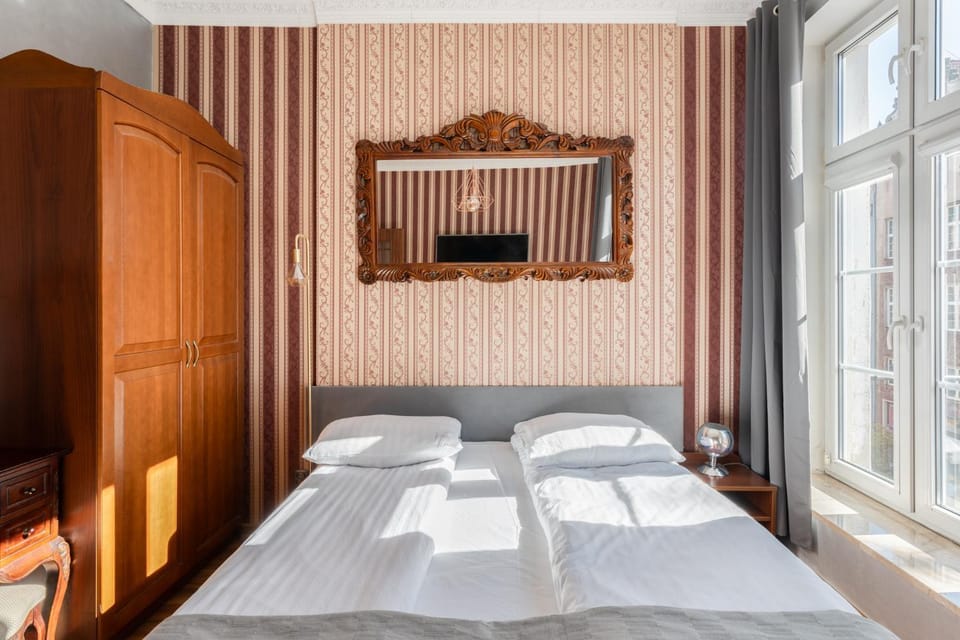Bed, TV and multimedia, Photo of the whole room, Bedroom, wardrobe