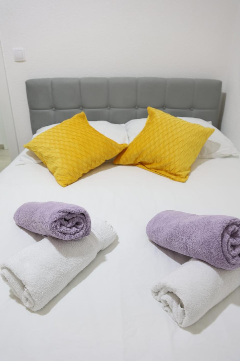 Bed, Photo of the whole room, Bedroom, towels