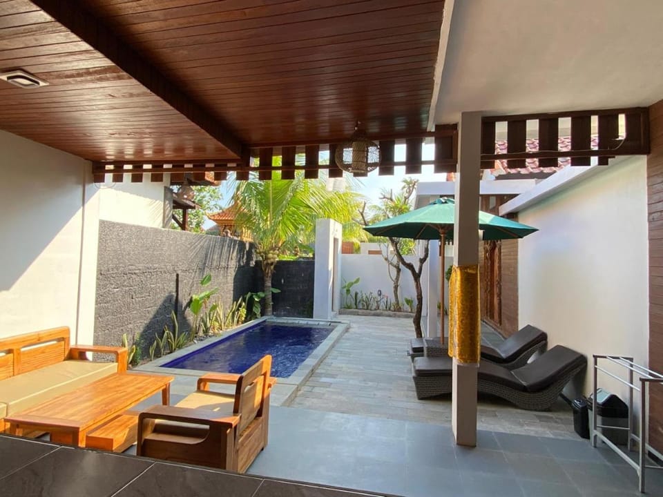 Balcony/Terrace, Living room, Seating area, Swimming pool