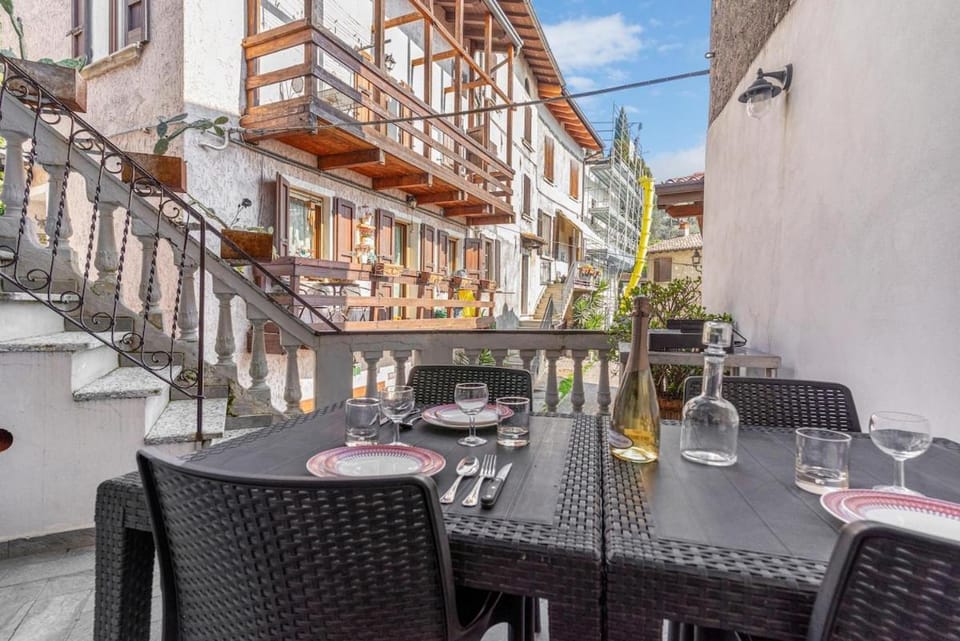 Patio, Dining area