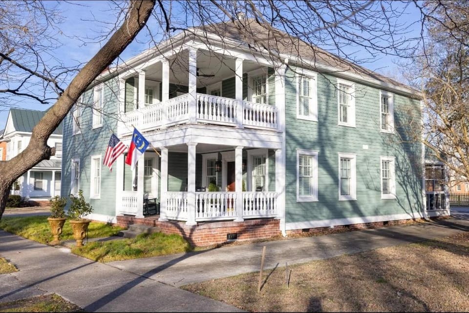 5BR Historic Downtown Edenton House in Edenton