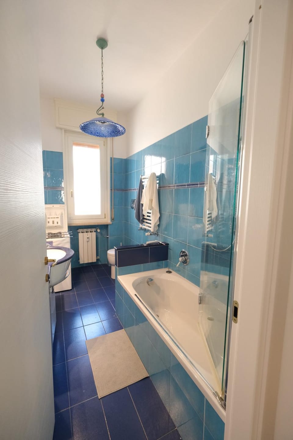 Bathroom, Bath, towels