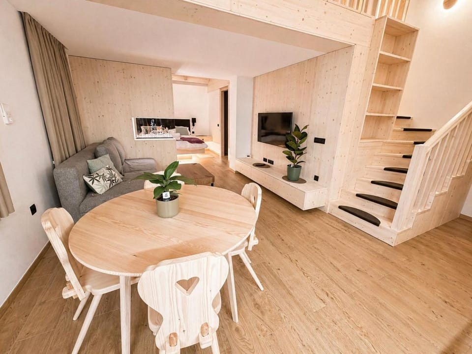 Kitchen or kitchenette, Living room, Seating area, Dining area