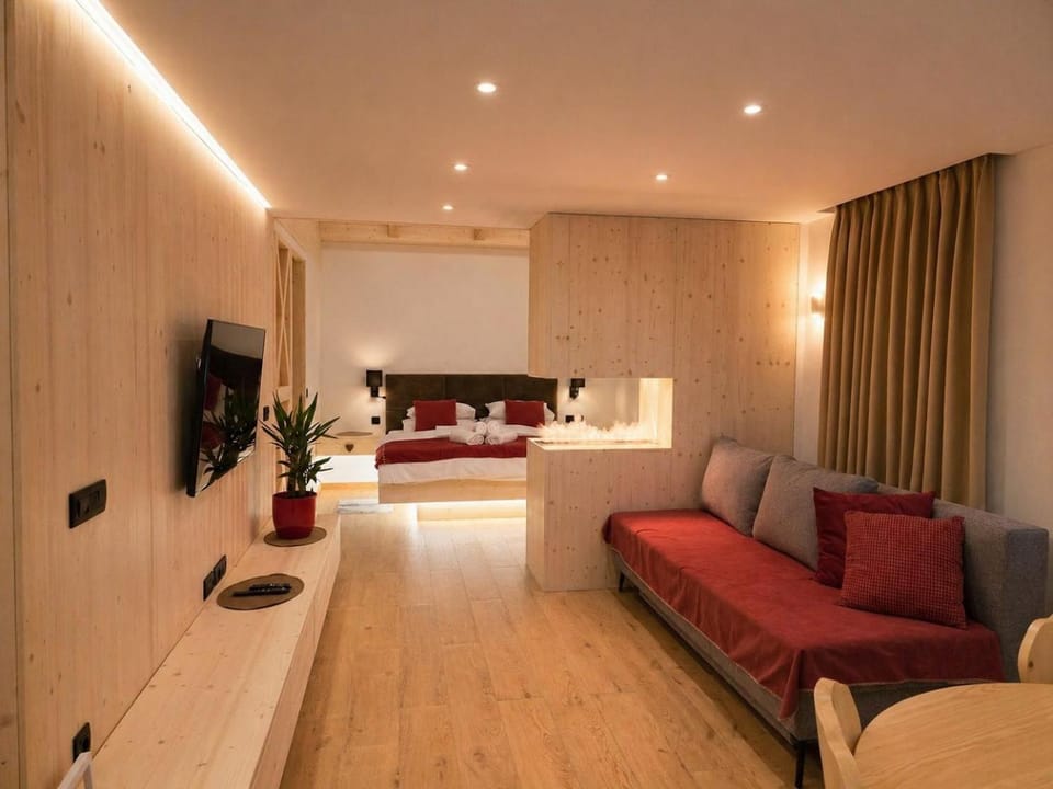 Bed, TV and multimedia, Living room, Photo of the whole room, Seating area, Bedroom