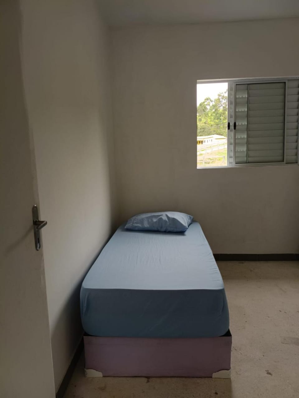 Casa nova em área rural ideal para quem procura tranquilidade fica na Estrada do Pesqueiro a aproximadamente 20 km do centro e do parque de eventos de Extrema mais ou menos a 30 minutos de carro por um acesso todo asfaltado House in State of São Paulo