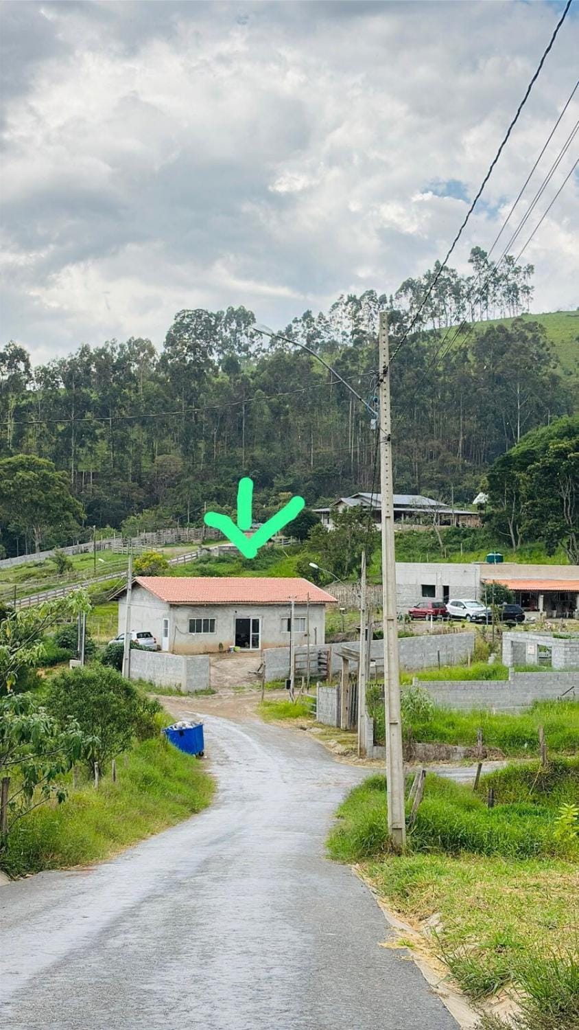 Casa nova em área rural ideal para quem procura tranquilidade fica na Estrada do Pesqueiro a aproximadamente 20 km do centro e do parque de eventos de Extrema mais ou menos a 30 minutos de carro por um acesso todo asfaltado House in State of São Paulo