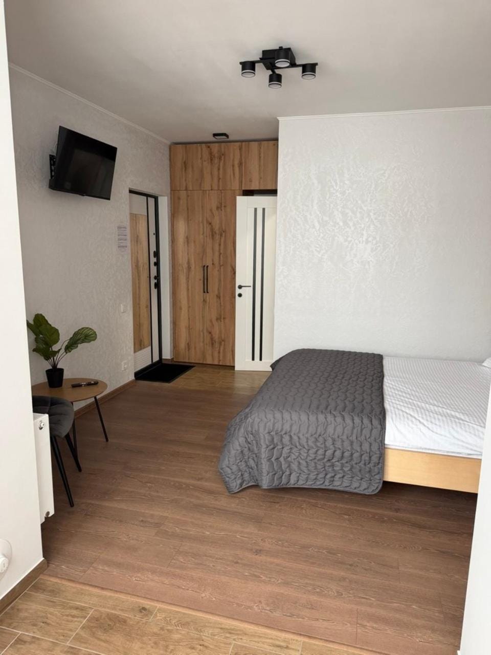 Photo of the whole room, wardrobe