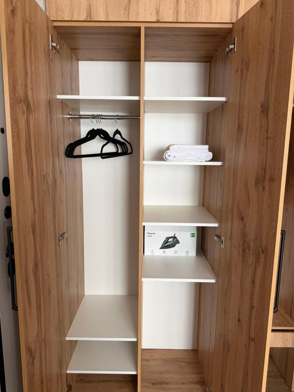 towels, wardrobe