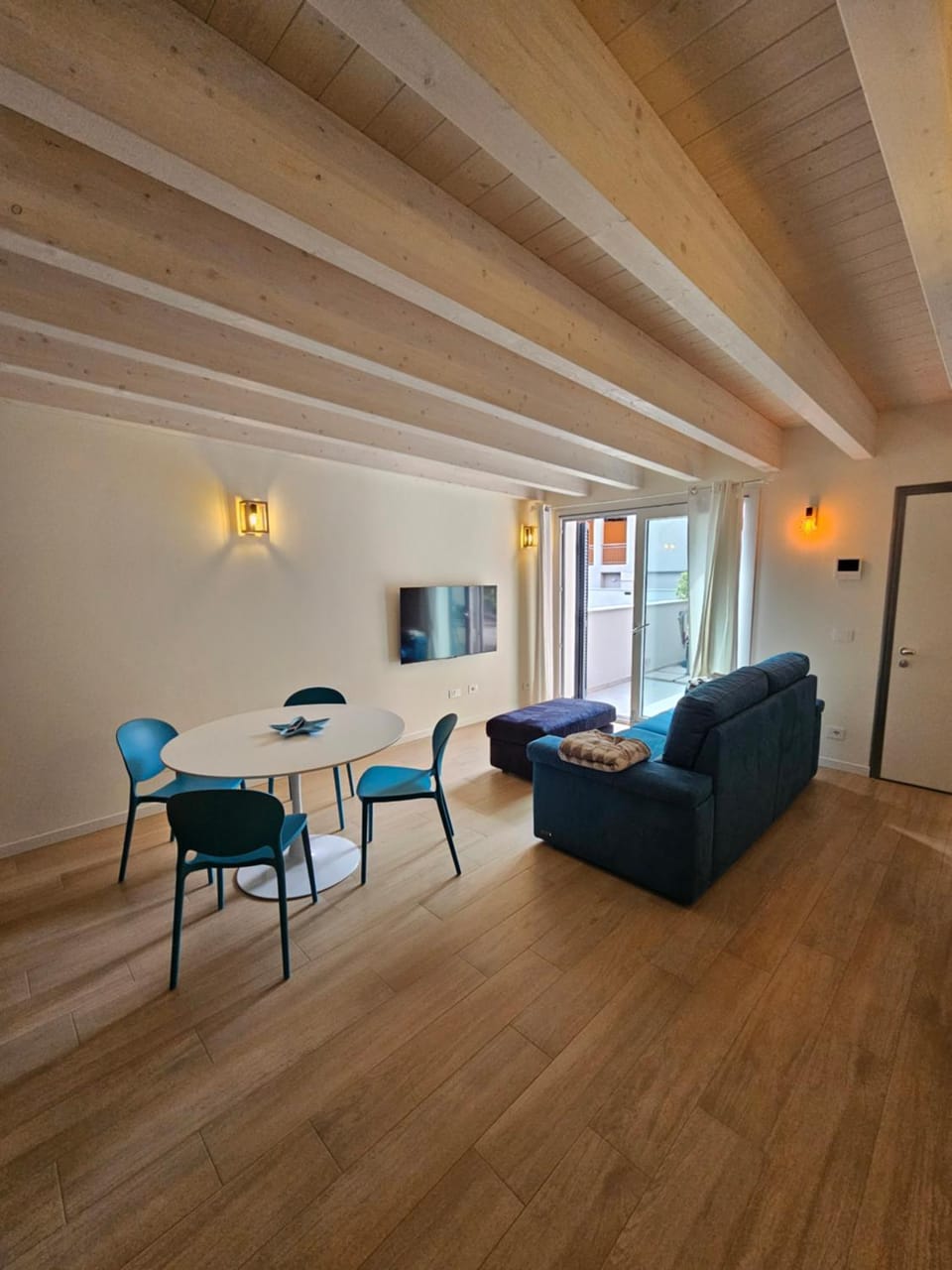 TV and multimedia, Living room, Photo of the whole room, Seating area