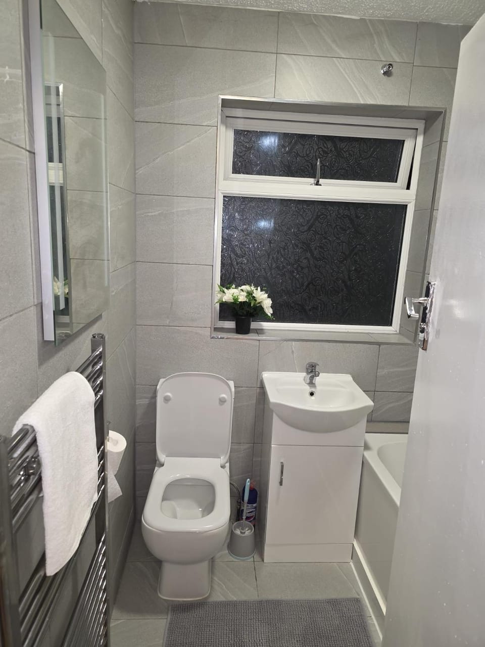 3 Bedroom Living Space House in Ilford