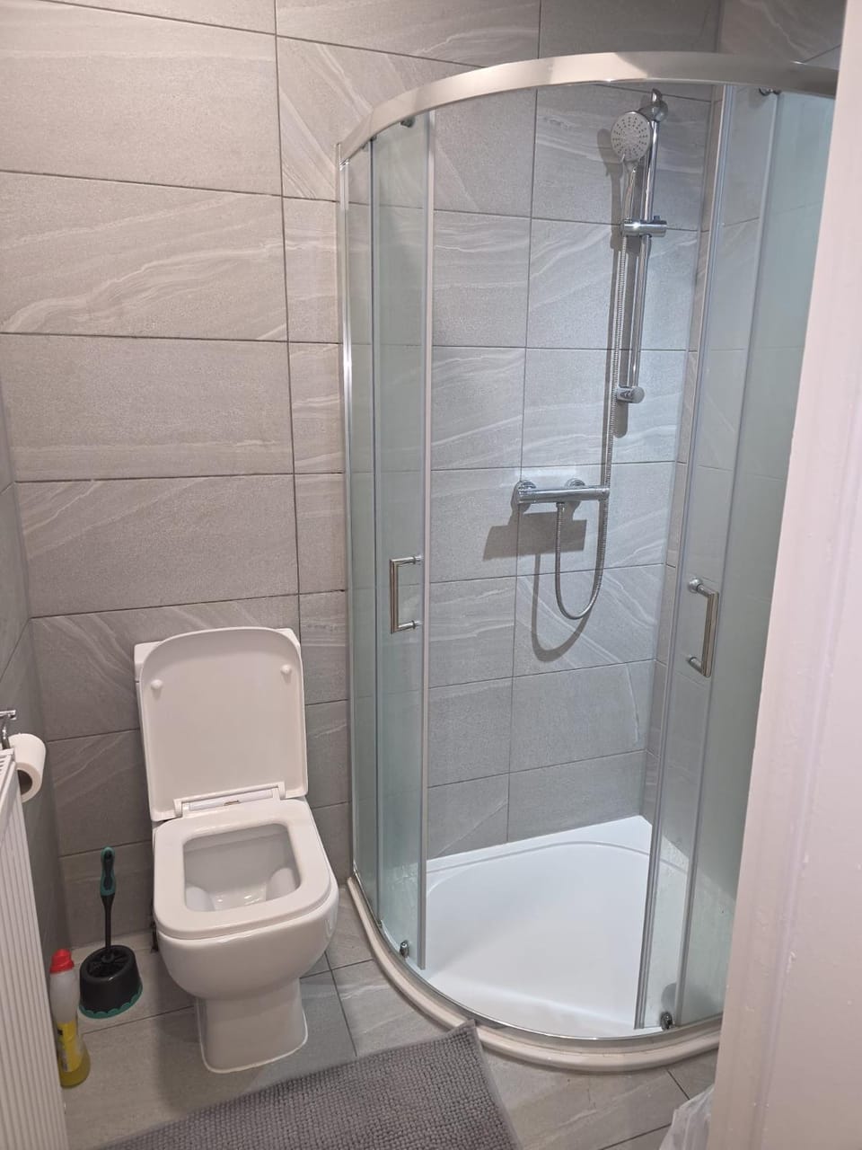 3 Bedroom Living Space House in Ilford