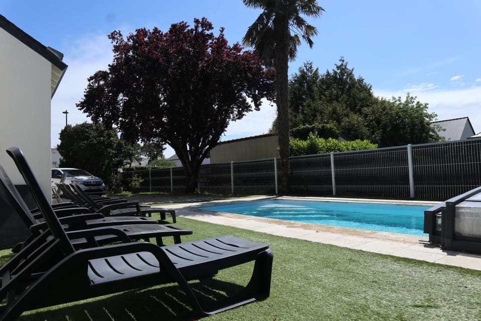 Garden view, Swimming pool, sunbed