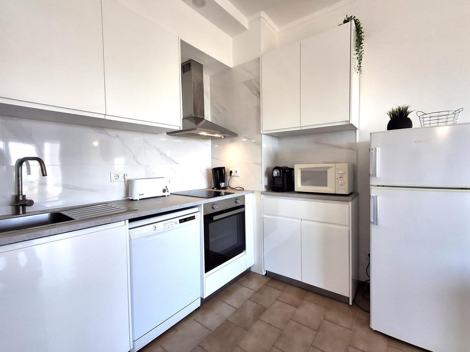 Kitchen or kitchenette, kitchen