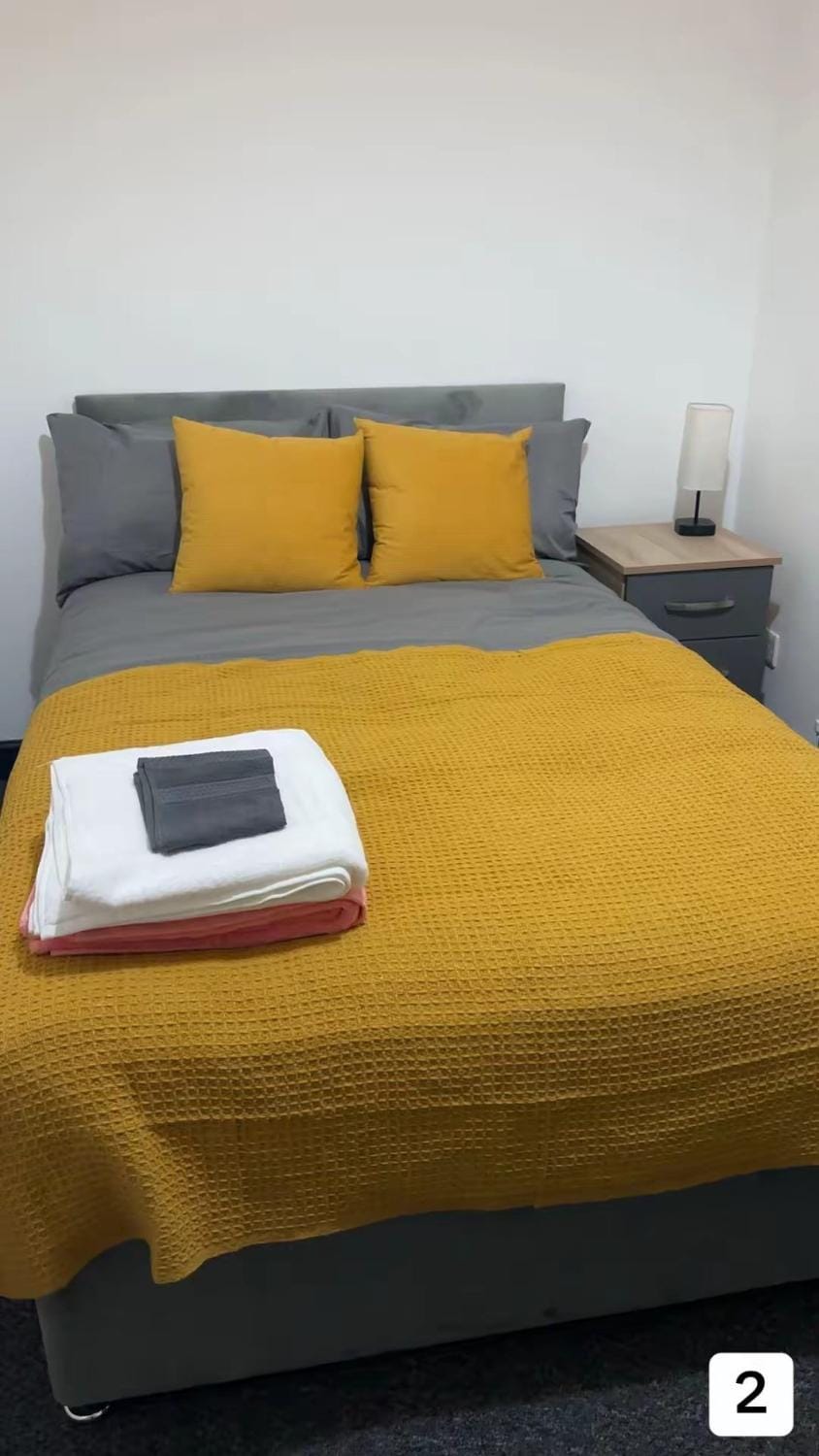 PLUS Properties Eastwood 1 Apartment in Stoke-on-Trent