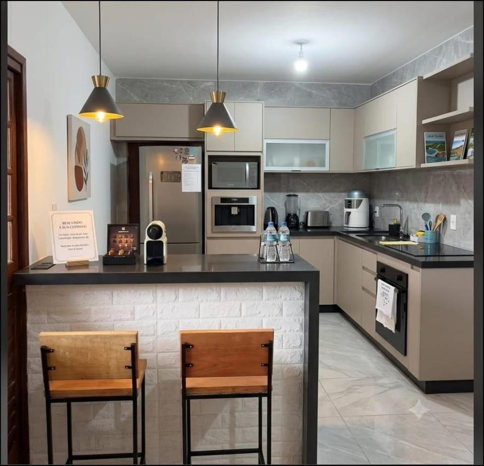 Casa com piscina e área gourmet próximo à praia com quarto suíte privativo House in Saquarema