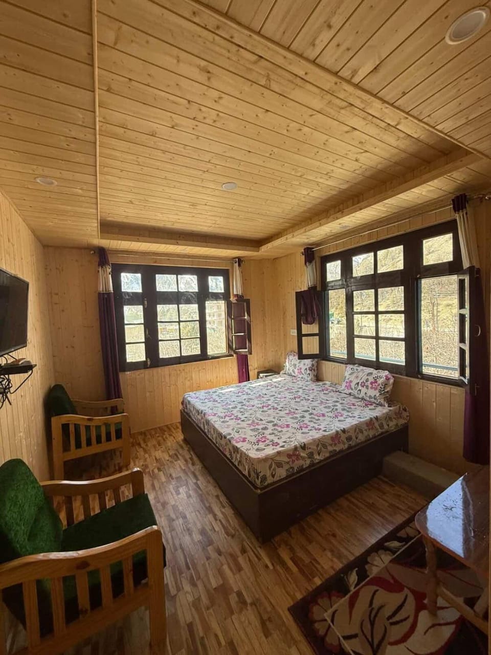 Bed, TV and multimedia